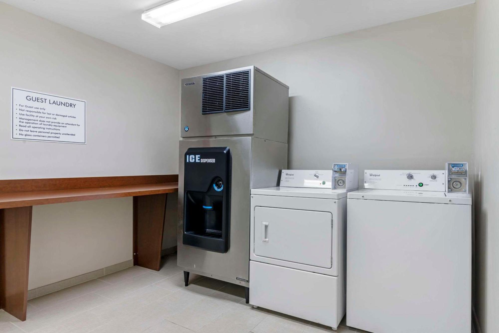 Comfort Inn & Suites Brunswick Esterno foto