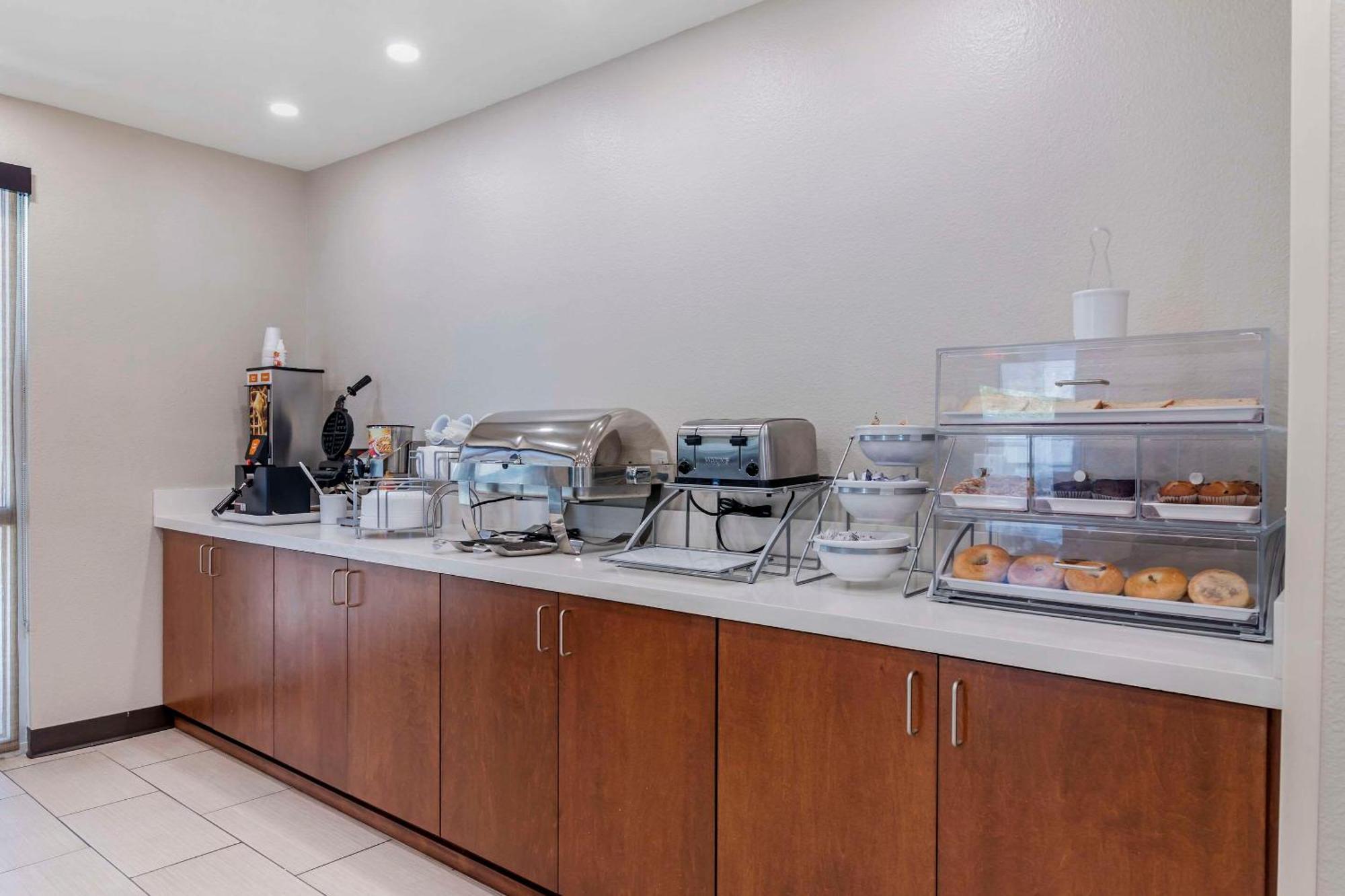 Comfort Inn & Suites Brunswick Esterno foto