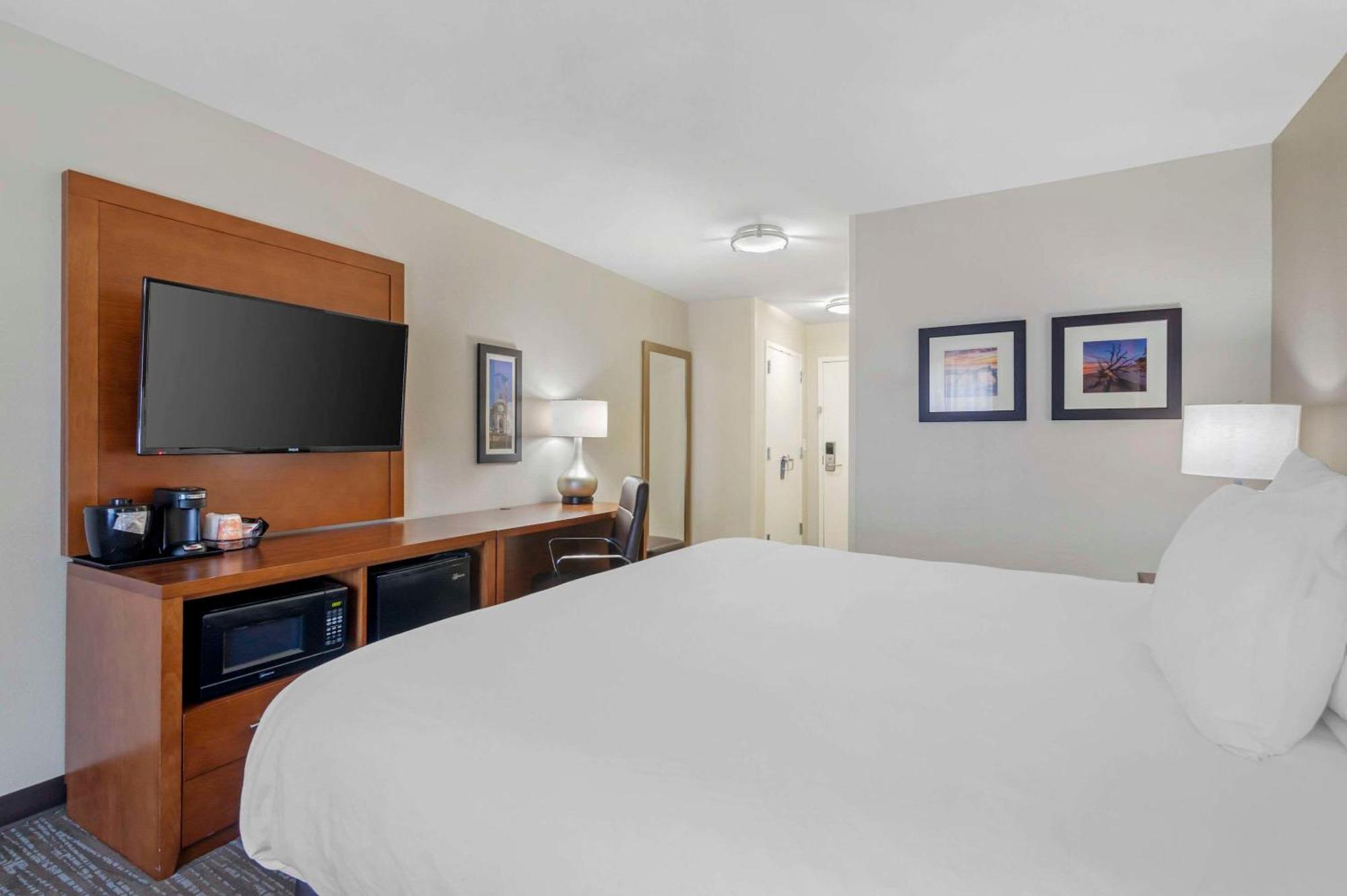 Comfort Inn & Suites Brunswick Esterno foto