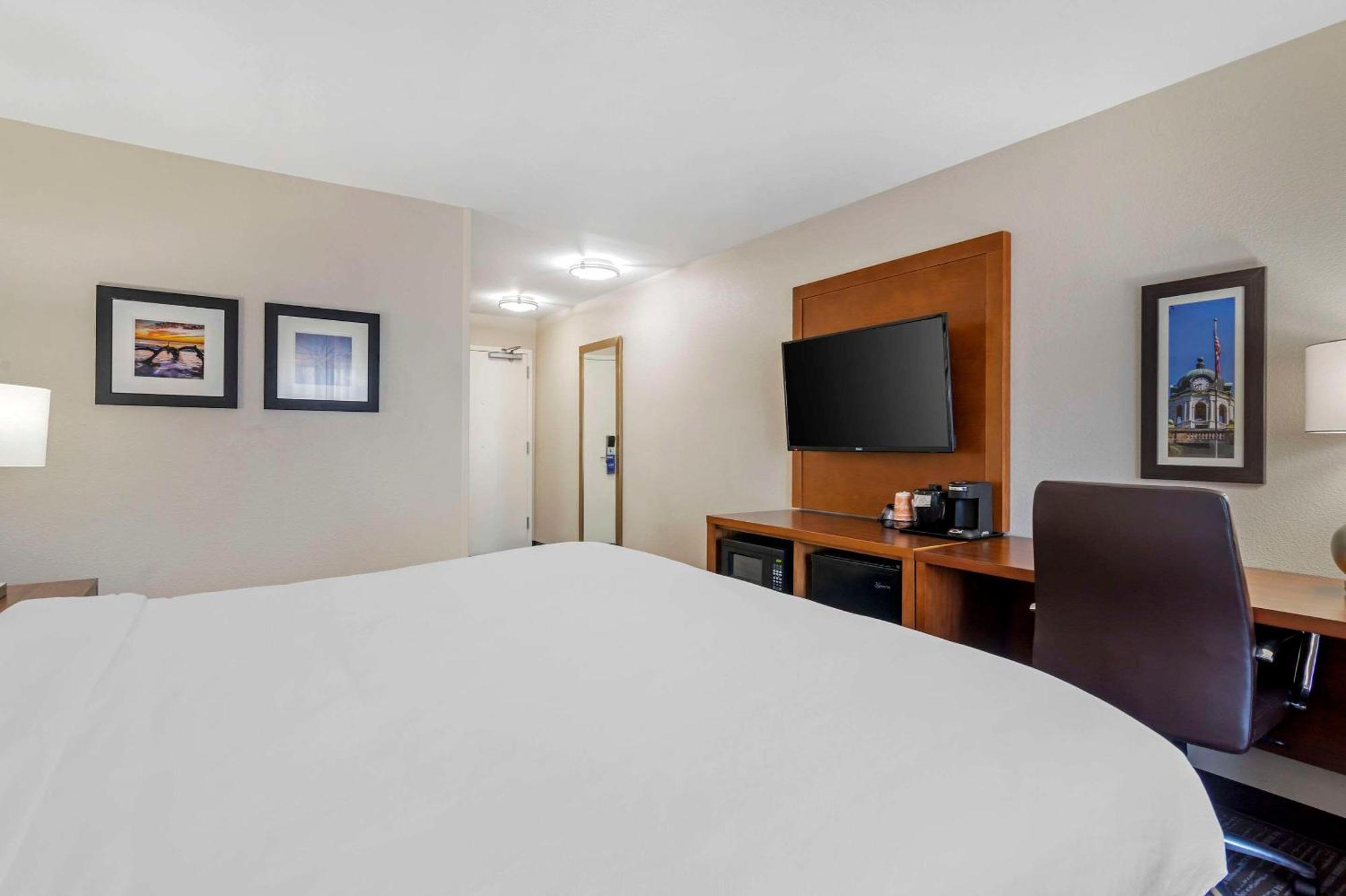 Comfort Inn & Suites Brunswick Esterno foto