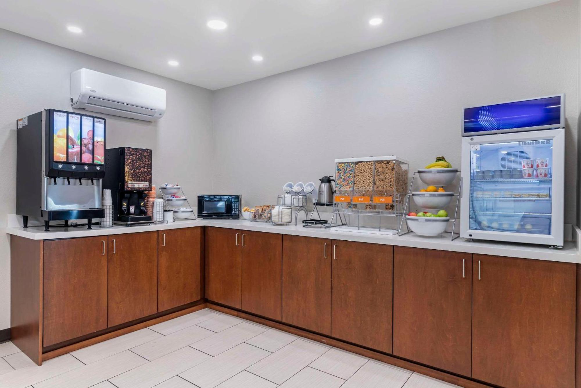 Comfort Inn & Suites Brunswick Esterno foto