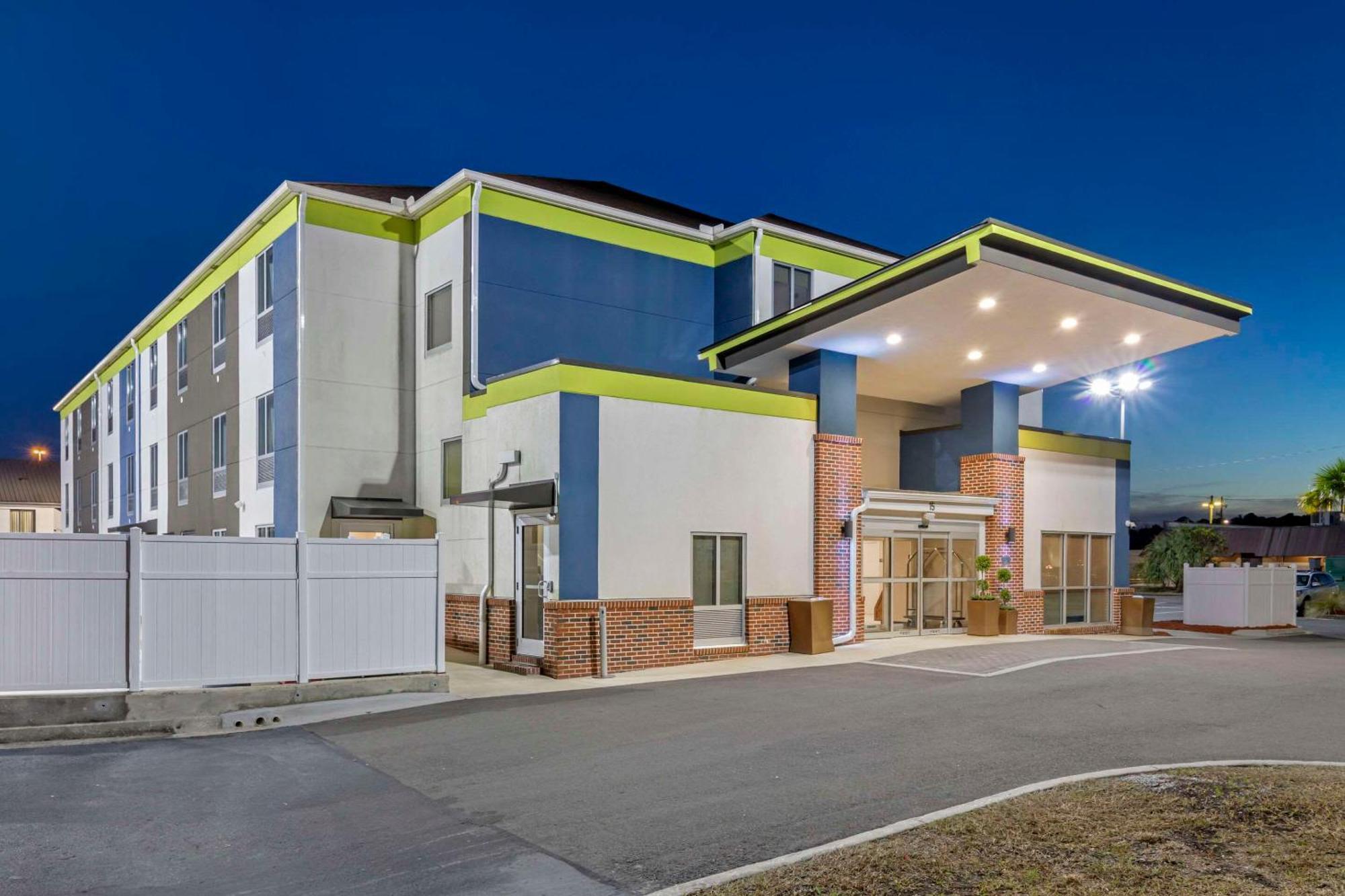 Comfort Inn & Suites Brunswick Esterno foto